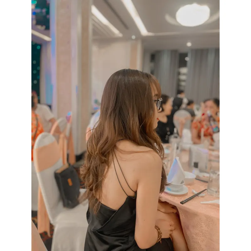 Đầm body lụa đen đan dây lưng 990575