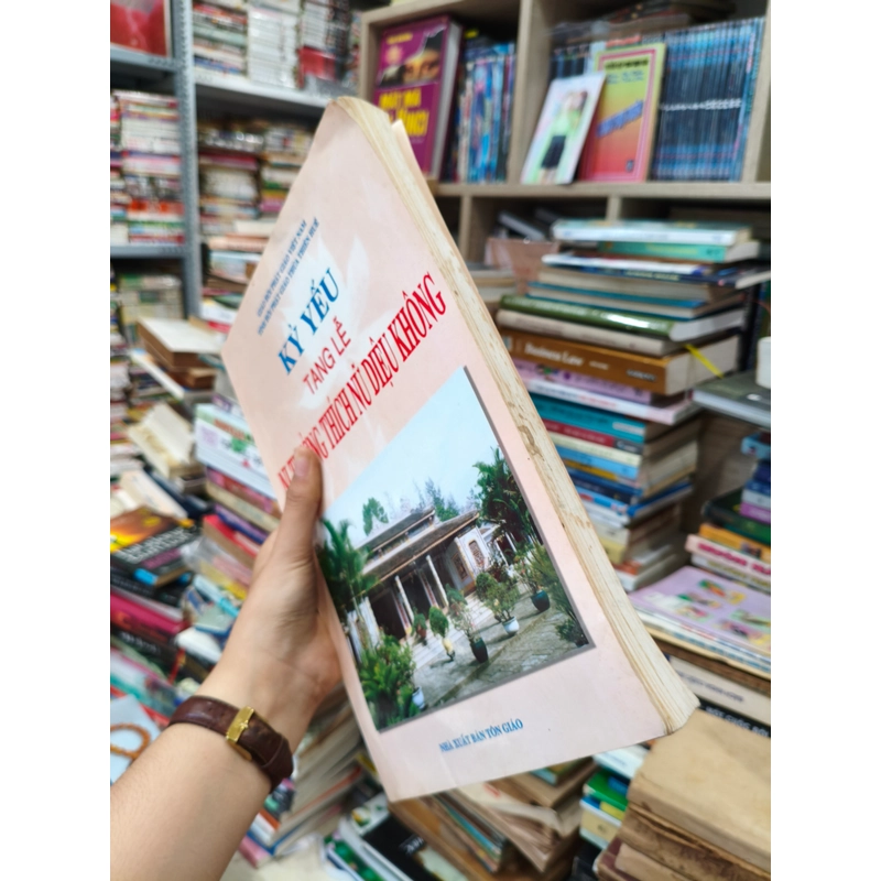 Ỷ yếu tặng lễ ni trưởng thích nữ diệu không 🌱 510048