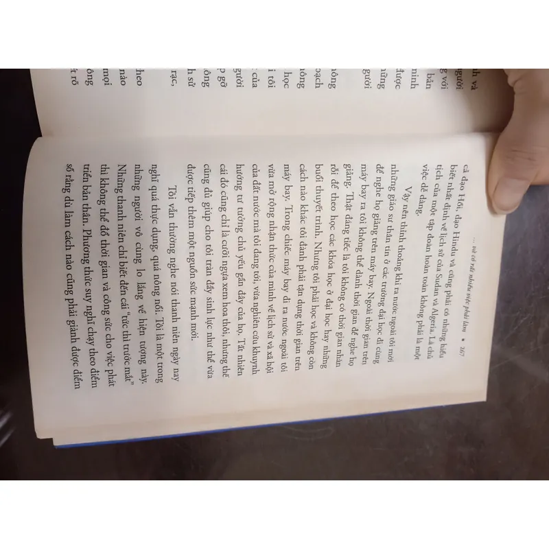 Thế giới quả là rộng lớn và có rất nhiều việc phải làm - Sách cũ 643011