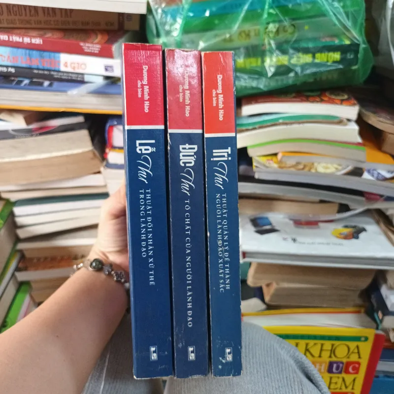 3/4 cuốn trong bộ Tân Tứ Thư Lãnh Đạo- Dương Minh Hào Chủ Biên 1021643