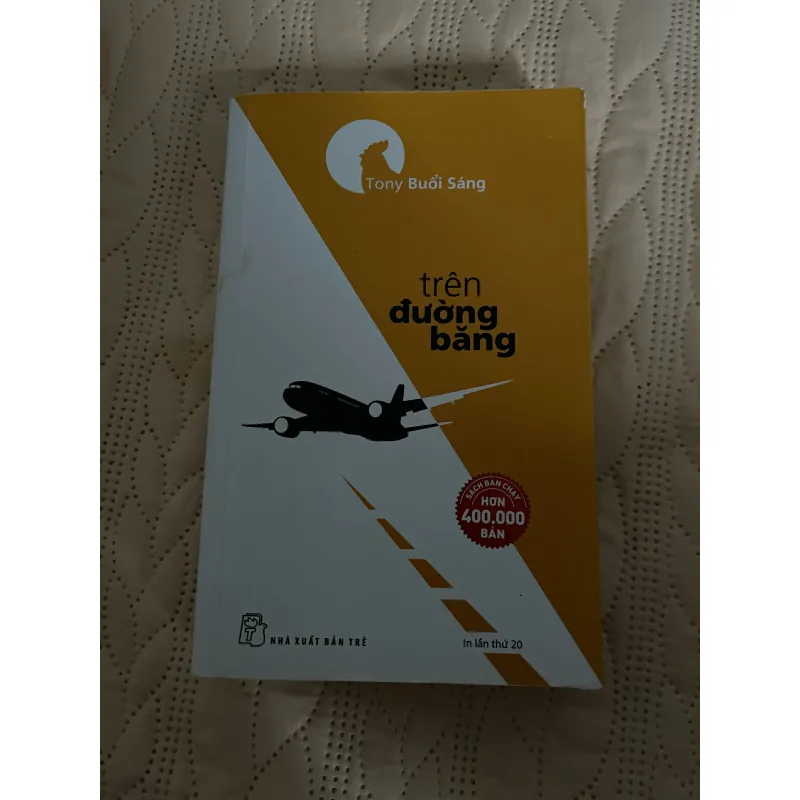 Trên đường băng 931387