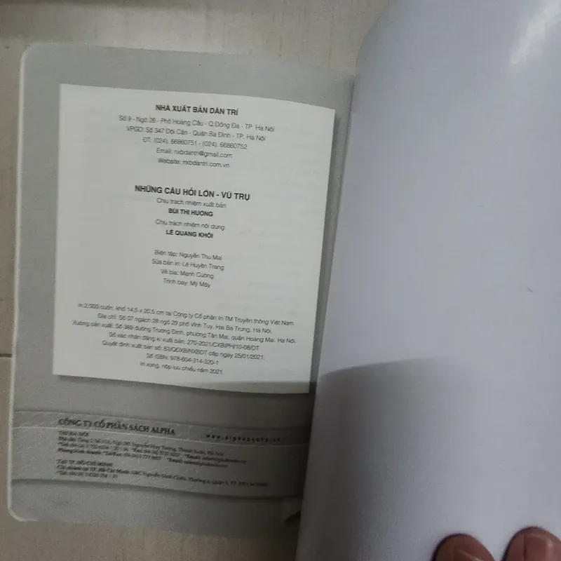 Sách Những câu hỏi lớn vũ trụ  717352