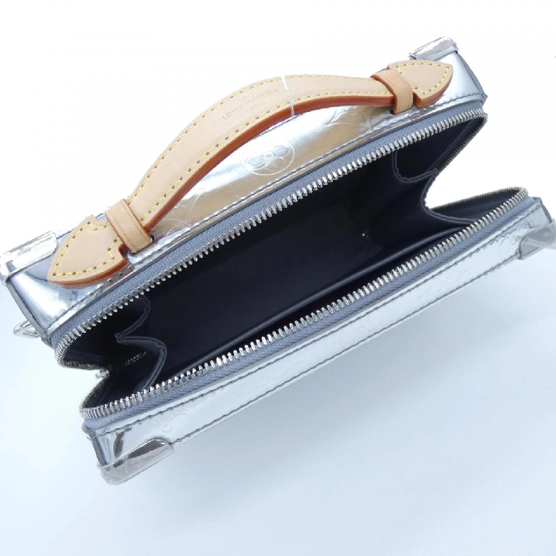 Túi xách mềm với tay cầm gương Monogram Louis Vuitton 2021AW M45885 611412