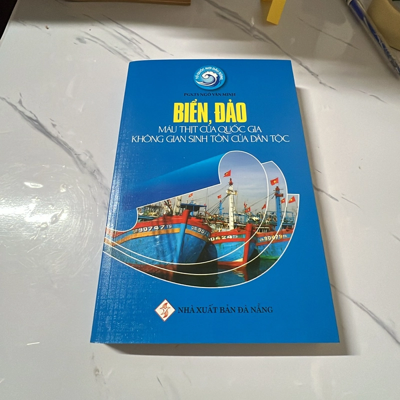 Biển đảo máu thịt của quốc gia  360172