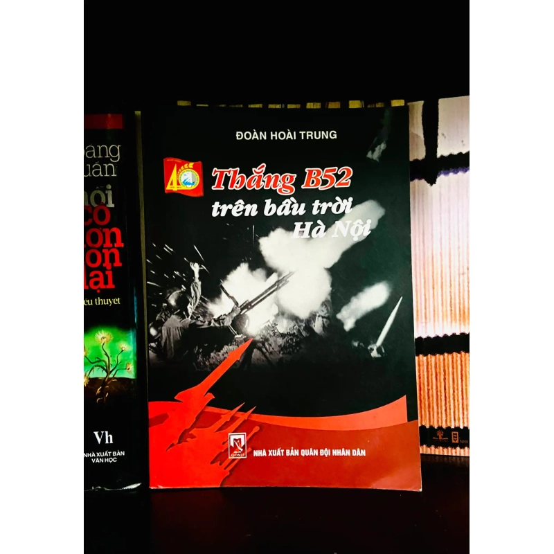 (Sách cũ SCGR) Thắng B52 trên bầu trời Hà Nội - Đoàn Hoài Trung - Lịch sử VAVOD1K1-37 Blogmeo090426 1014596