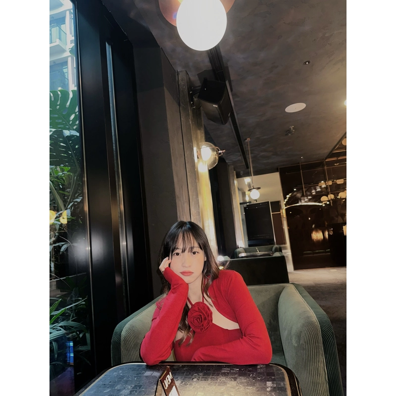 Đầm đỏ cổ yếm hoa 510124