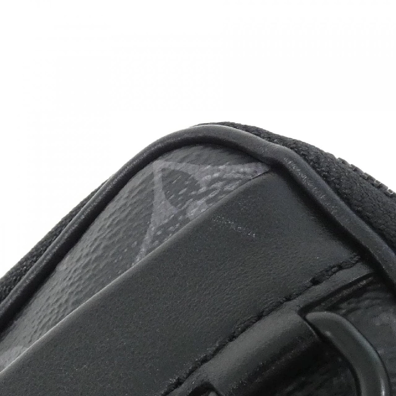 Túi đeo vai Louis Vuitton Monogram Eclipse Alpha Wearable Wallet M82542 611901