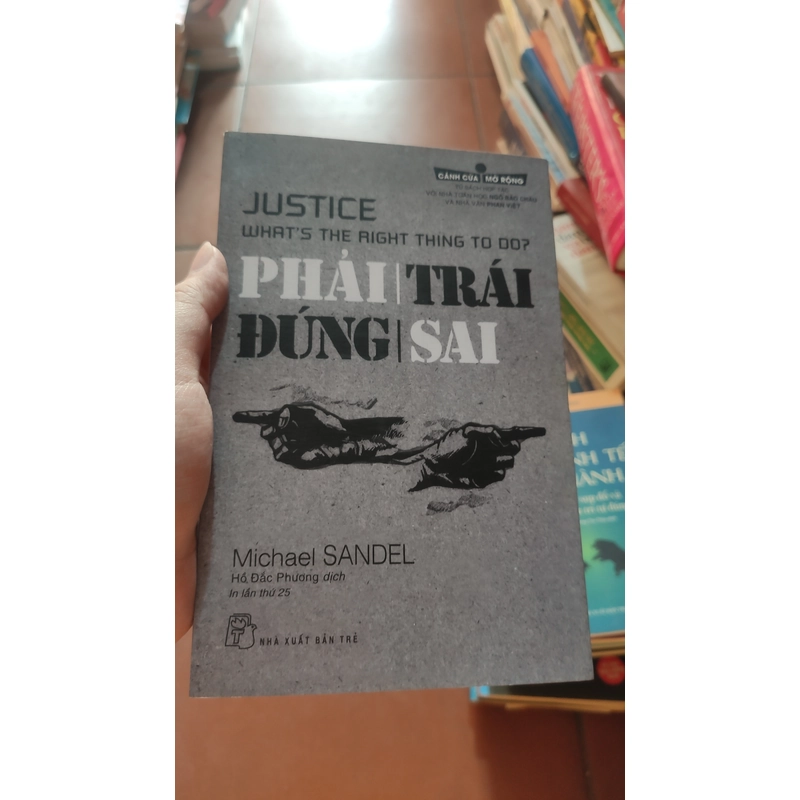 Sách Phải trái đúng sai - Michael Sandel còn mới 304864