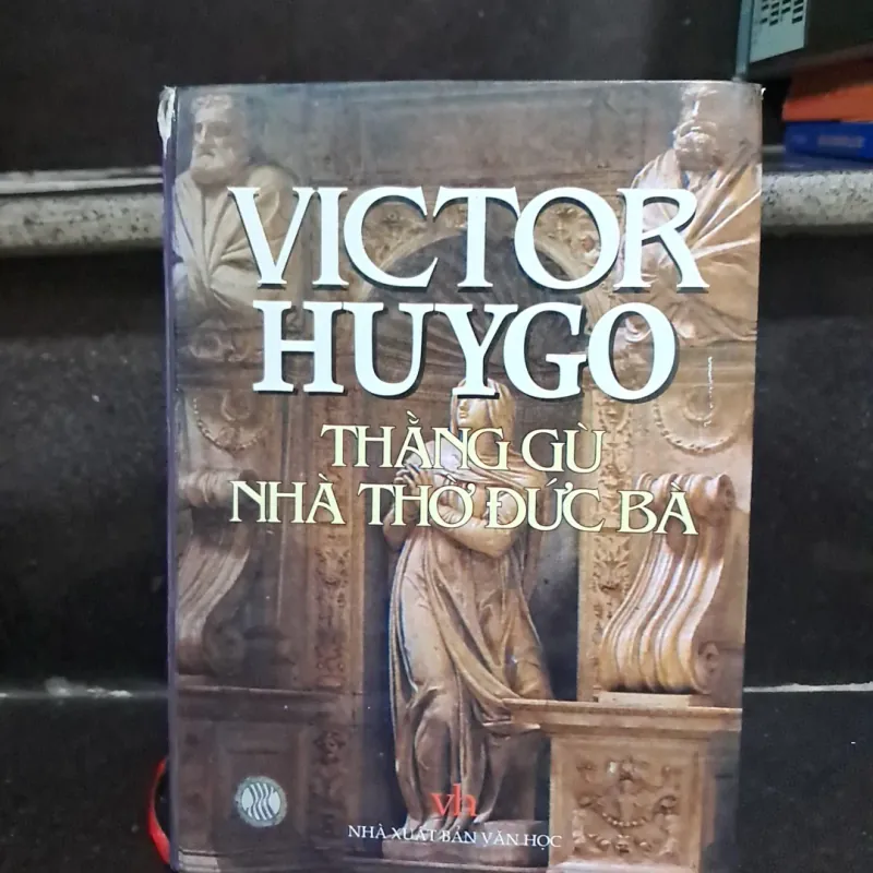 Thằng gù nhà thờ đức bà- victo huygo 1000522