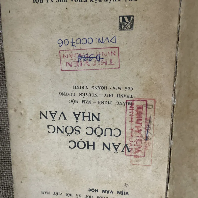 Nhà văn và cuộc sống  560 trang   976872