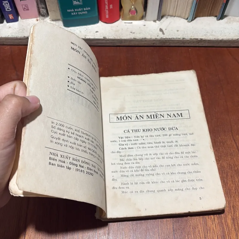 II Sách Dạy Nấu Ăn: Món Ăn Ba Miền - Thúy Hà (Biên Soạn) - 1995 786758