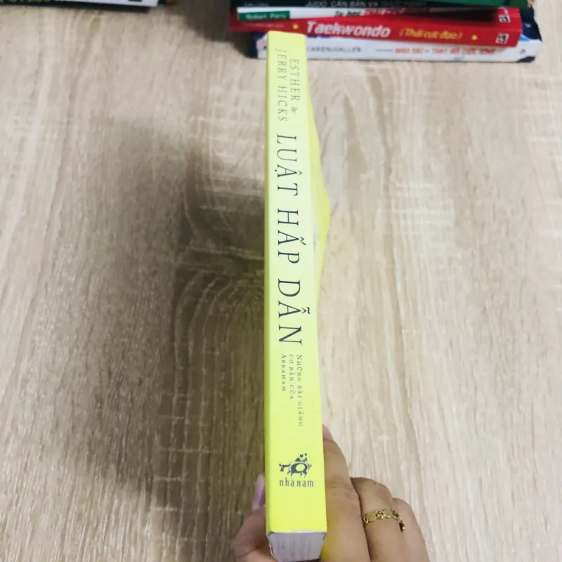 LUẬT HẤP DẪN  1004113