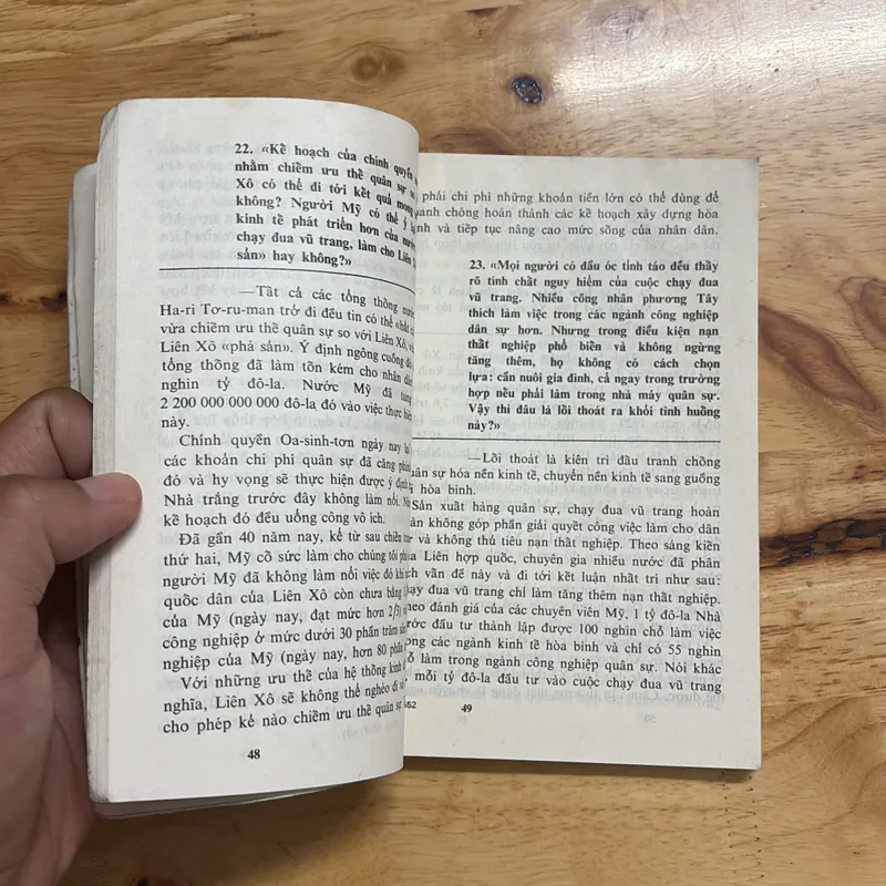 II Sách Xưa: Liên Xô _ 100 Câu Hỏi Đáp - 1985 686578