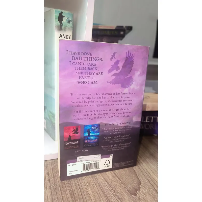 Insurgent (the second book in the Divergent trilogy)  795618