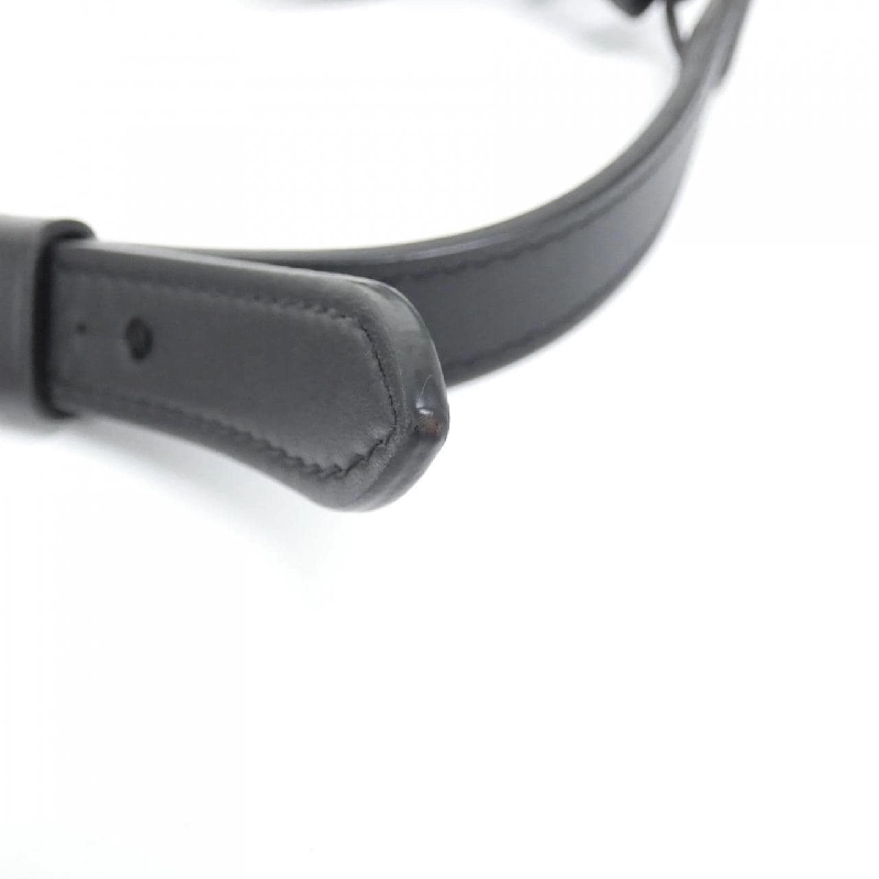 Túi đeo vai Louis Vuitton Trillon Monogram S Lock Vertical Wearable Wallet M81524 611334