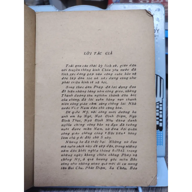 Sách: Dưới bóng thánh đường - TG: Dương Thông (A1) 732700