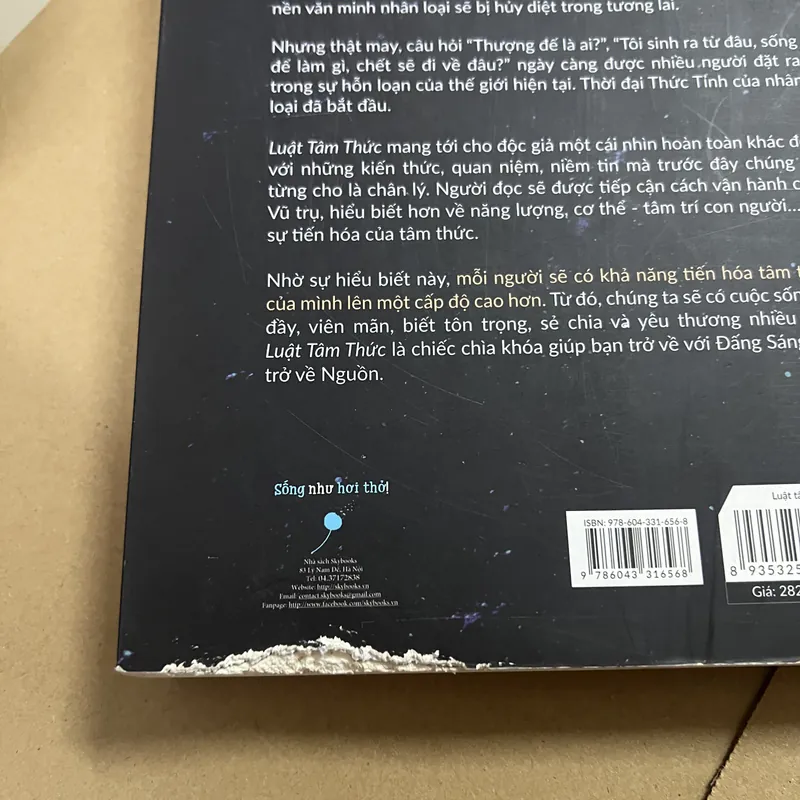 Luật Tâm Thức (sách có nhăm góc như hình) 600908