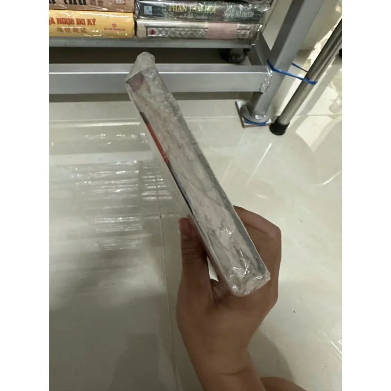 Lê Vân Yêu Và Sống (Bìa Cứng) 563405