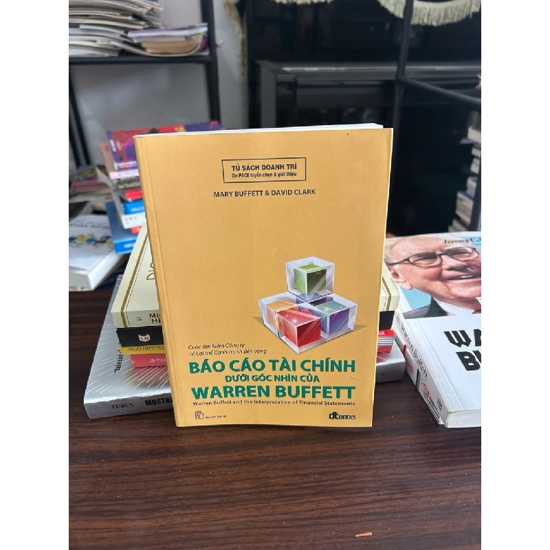 Báo cáo tài chính dưới góc nhìn của Warren Buffett-Mary Buffett&David Clark 932749