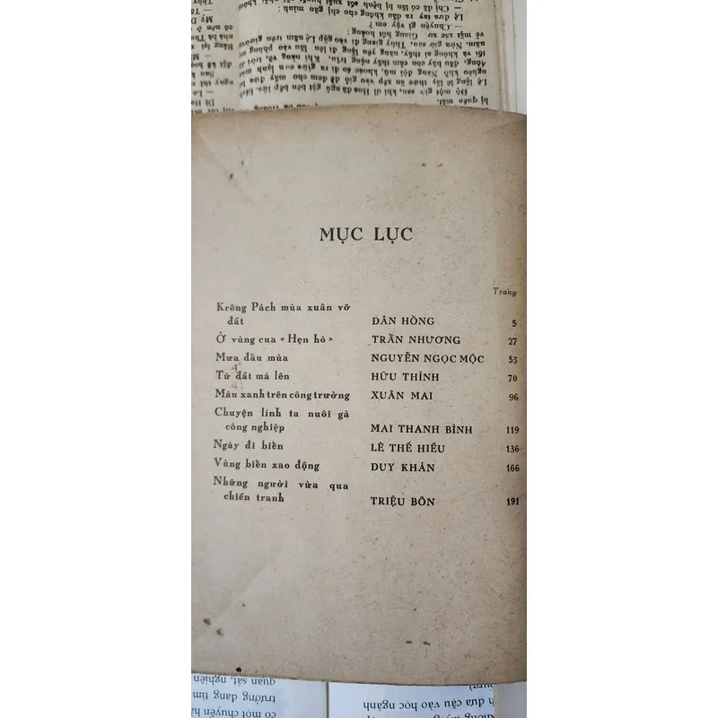 Màu xanh trên công trường, tập truyện và ký của Nhà xuất bản Quân Đội Nhân Dân.  703893