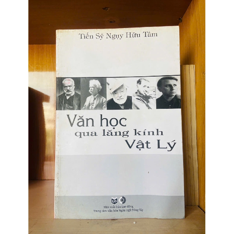 Văn học qua lăng kính Vật Lý - Ngụy Hữu Tâm 790632