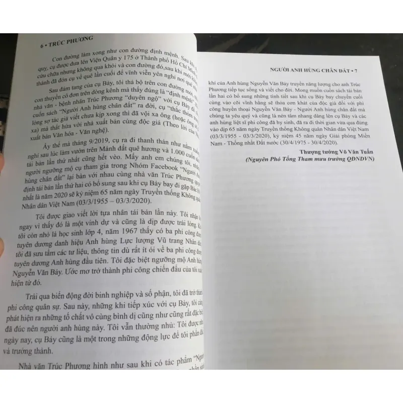 Người Anh Hùng Chân Đất - Trúc Phương mới 90% 692863