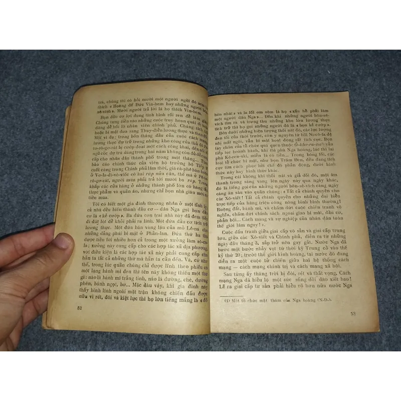 MƯỜI NGÀY RUNG CHUYỂN THẾ GIỚI 700690