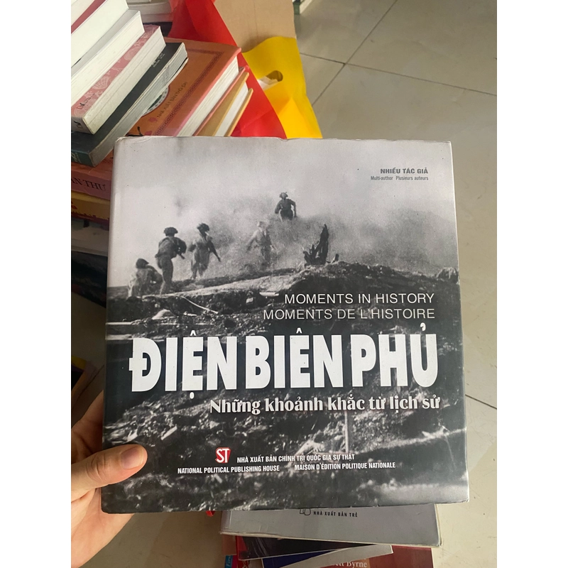 Đủ loại sách ạ .  478976