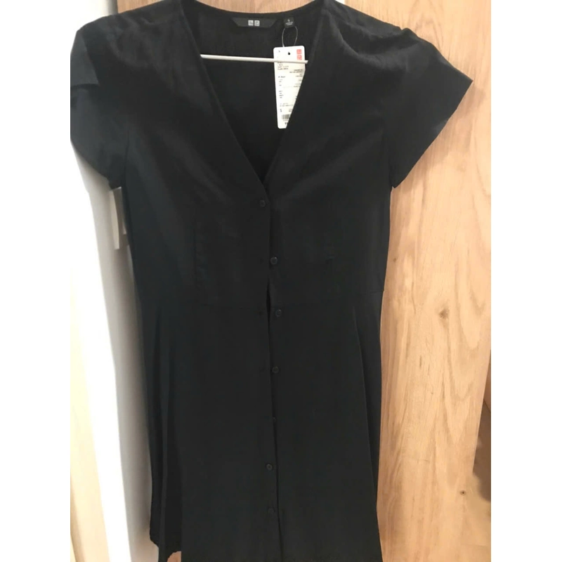 Đầm nữ Uniqlo cổ V 533825