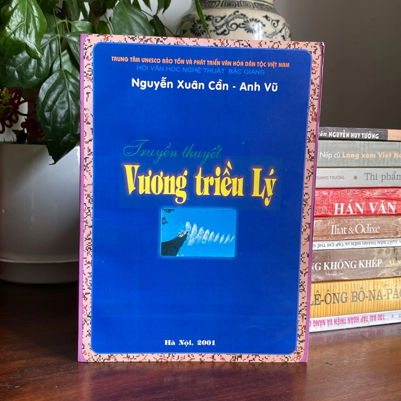 TRUYỀN THUYẾT VƯƠNG TRIỀU LÝ (XB 2001) 474610
