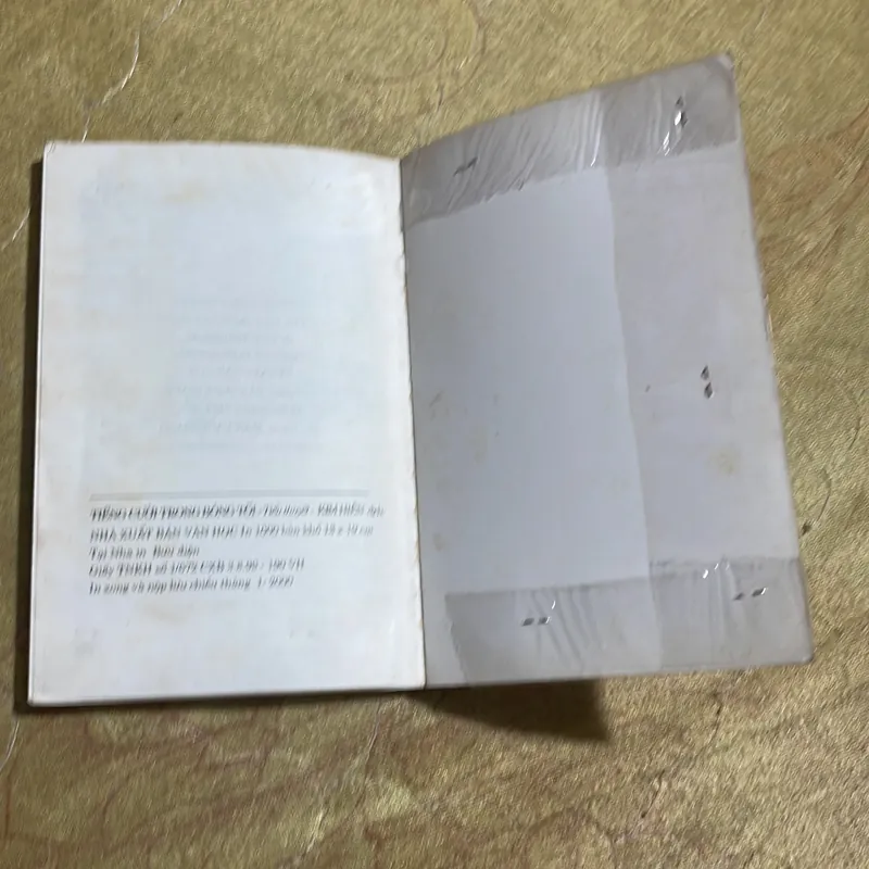 TIẾNG CƯỜI TRONG BÓNG TỐI- VLADIMIR NABOKOV 713683