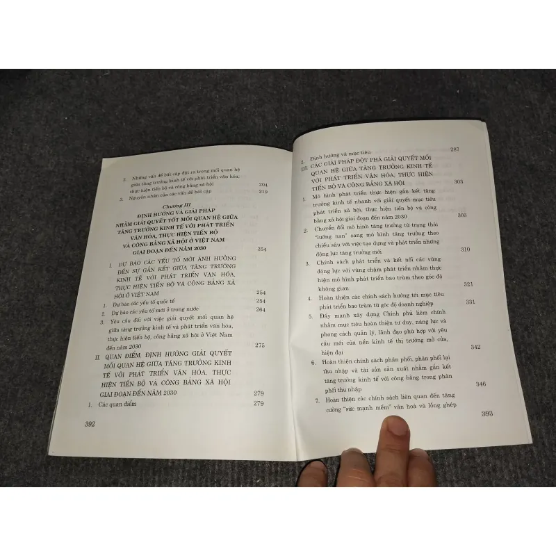MỐI QUAN HỆ GIỮA TĂNG TRƯỞNG KINH TẾ VỚI PHÁT TRIỂN VĂN HOÁ 993092