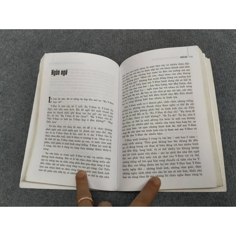 THÁNG NGÀY TÔI SỐNG VỚI NHỮNG NGƯỜI CỘNG SẢN 991035