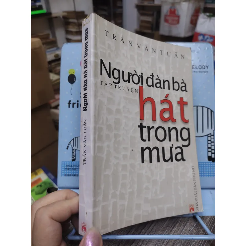 Sách: Người đàn bà hát trong mưa - Trần Văn Tuấn (B1) 721165