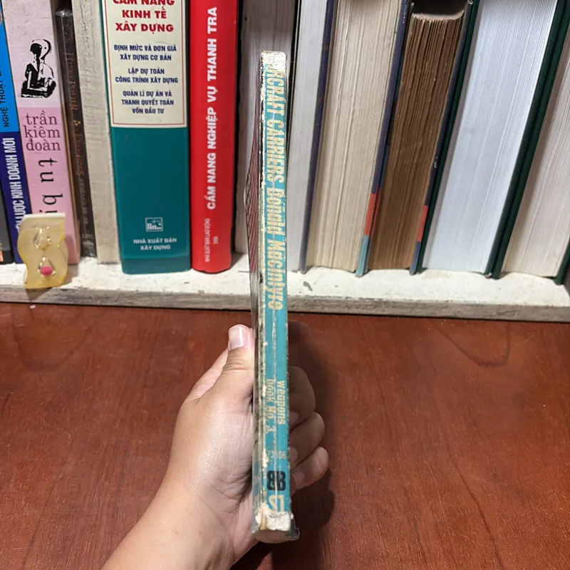 II English Books: Aircraft Carrier The Majestic Weapon - Donald Macintyre 727038