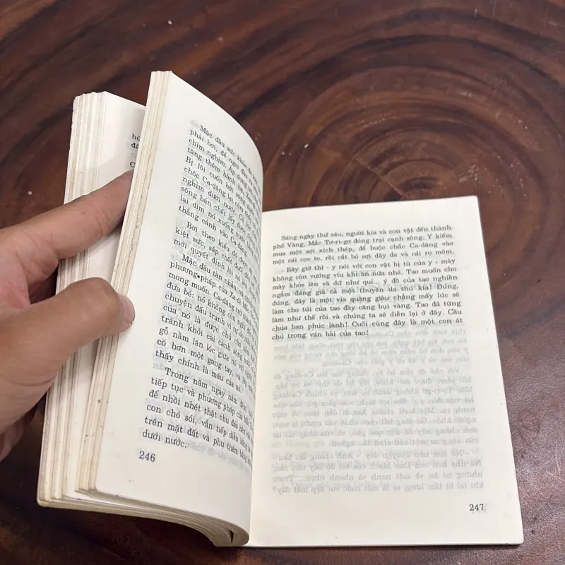 II Văn Học: Ca-Dăng - J.O.CỚC.ÚT - 2001 977196