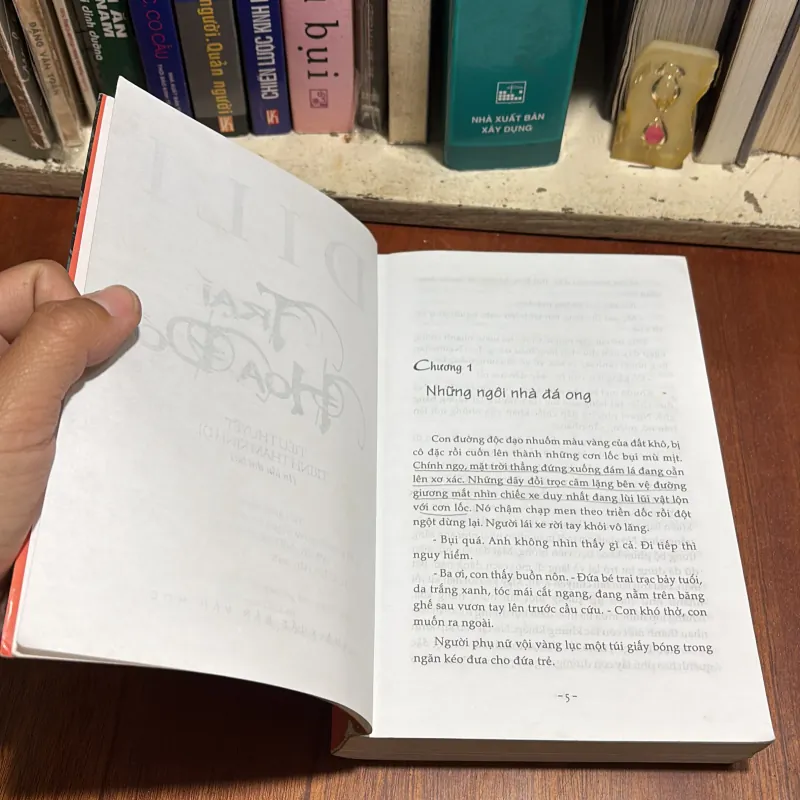 [Ruột Sách Có Gạch Và Note Bằng Bút Chì] - Tiểu Thuyết, Trinh Thám, Kinh Dị: Trại Hoa Đỏ 927231