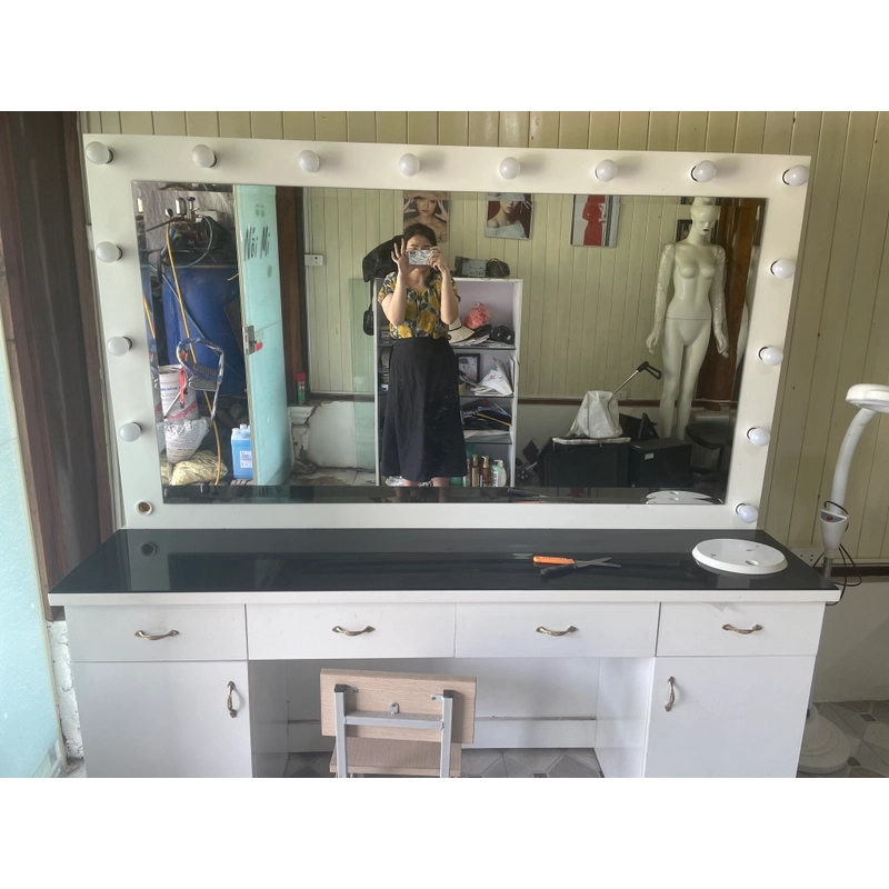 Bàn phấn có gương đèn 538304