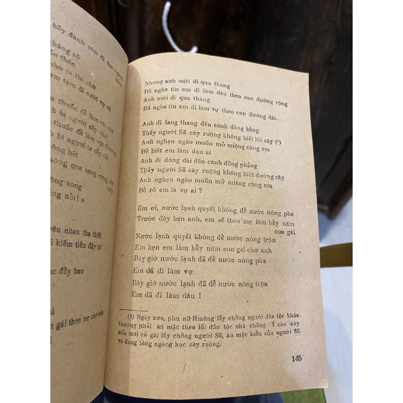 DÂN CA HMÔNG (XB 1984) 496685