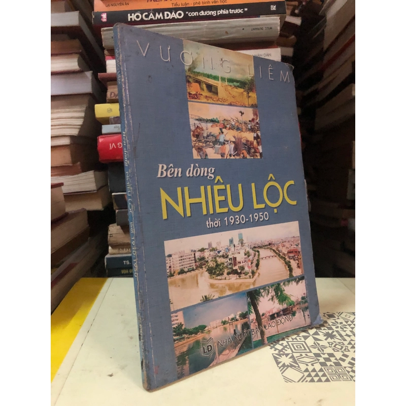 Sách Bên dòng Nhiêu Lộc thờ 1930-1950 - Vương Liêm 306750