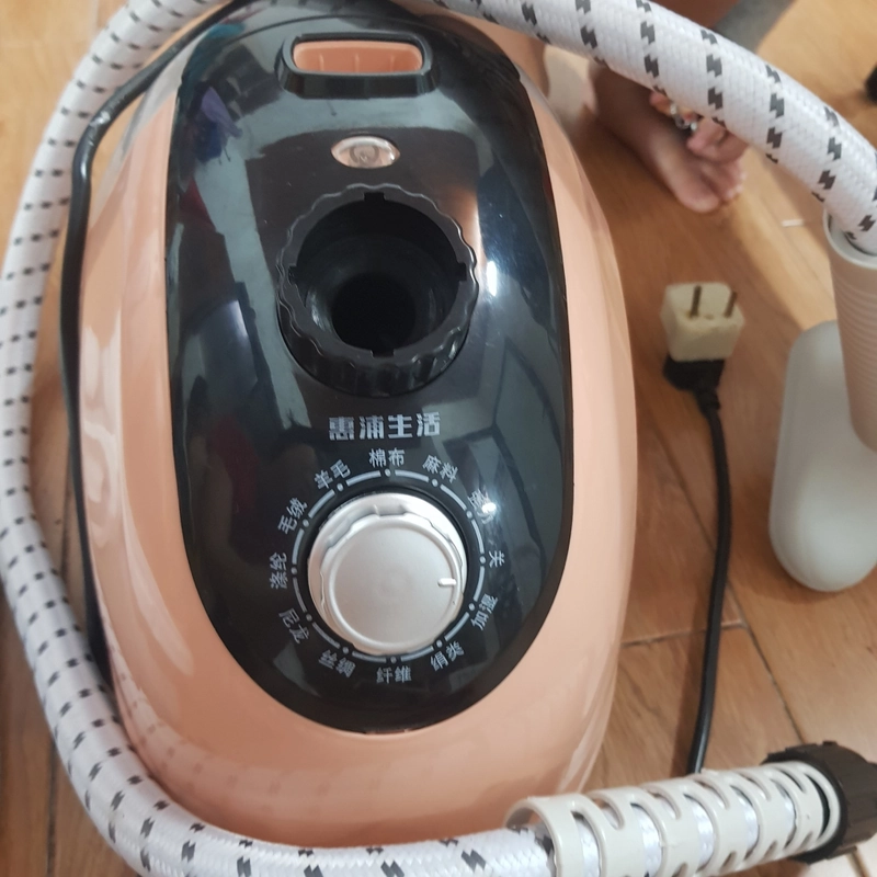 Bàn là áo quần.         69335