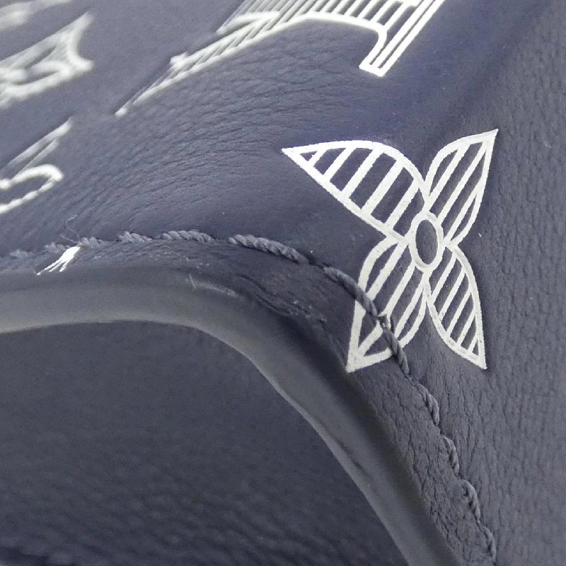 Túi đeo vai Louis Vuitton Monogram Shadow Gaston Wearable Wallet M83384 612915