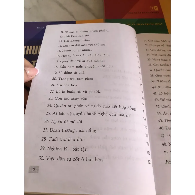 Khung cửa tư pháp - Phan Trung Hoài  1027785