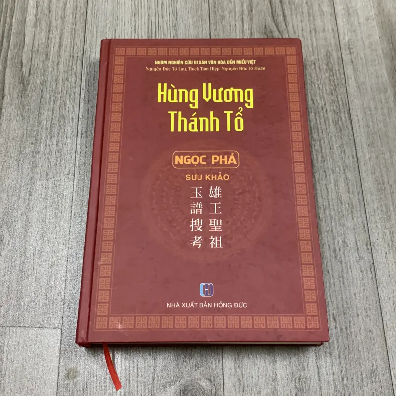 Hùng vương thánh tổ ngọc phả. Có chữ ký tặng. 10a4 1027878