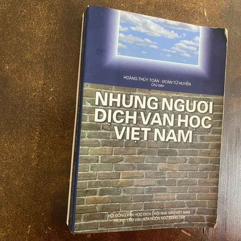Những người dịch Văn học Việt Nam- công ty sách Đông Tây 1019486