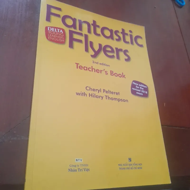 Fantastic Flyers (teacher's book, kèm CD) 930999