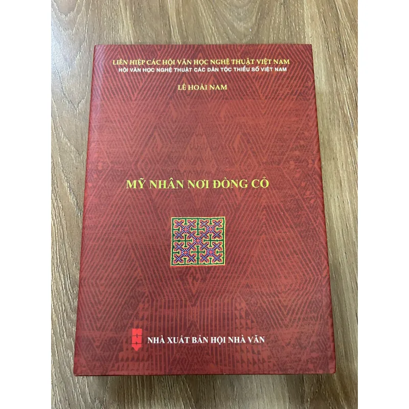 Mỹ nhân nơi đồng cỏ – Lê Hoài Nam. 761305