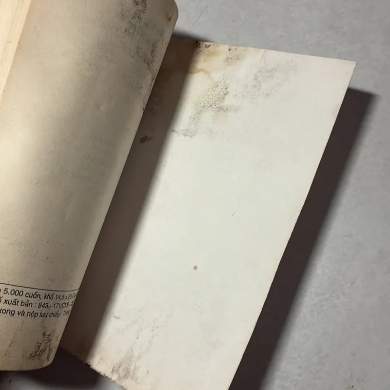 Sách tự luyện nghe Tiếng Anh - Lê Văn Khuê (2 cuốn) 681259