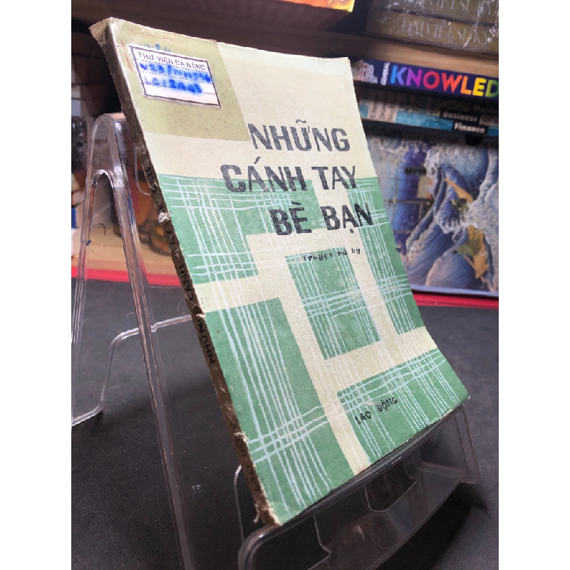 Những cánh tay bè bạn 1983 mới 50% ố vàng nặng Triệu Bôn HPB0906 SÁCH VĂN HỌC 160453