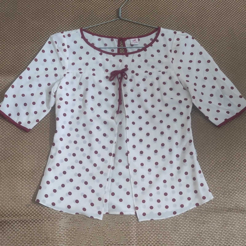 Áo chấm bi đỏ size M của Uni korean fashion  485705